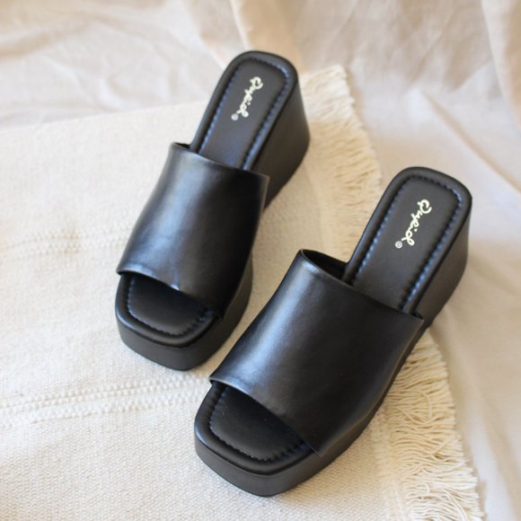 Influencer Edit Collection// Black Platform Wedge Mule - Picture 9 of 15